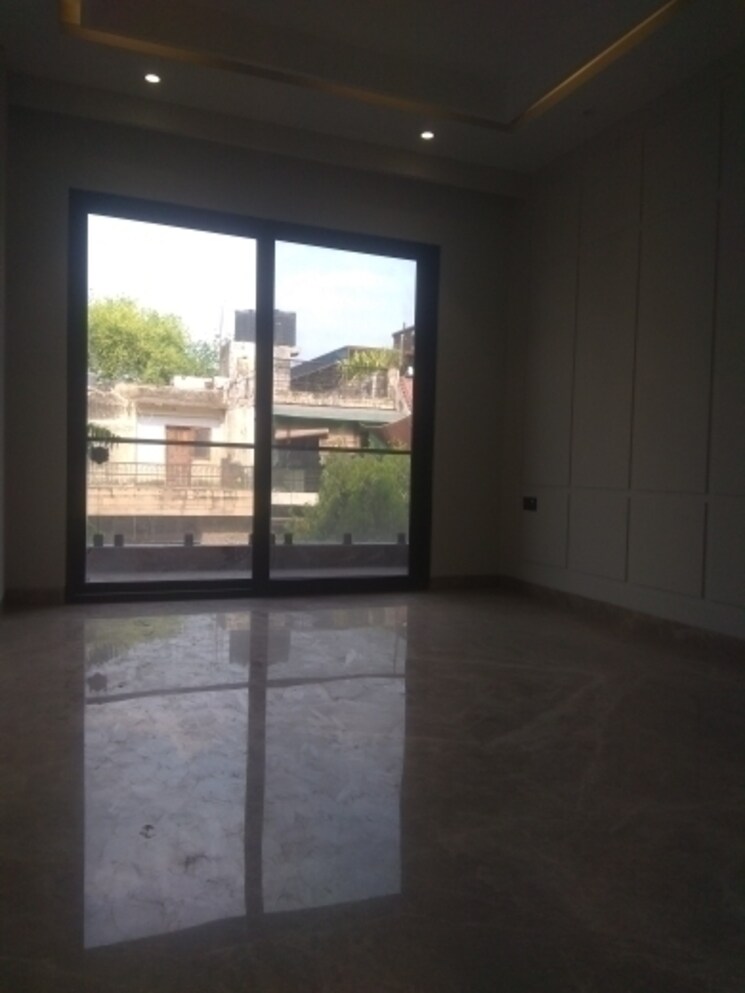 Room, new friends colony 4 Bedroom 500 Sq.Yd. Builder Floor In New Friends Colony Delhi 8494582