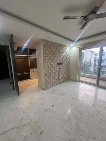 Room in 5 BHK Apartment at Emaar Marbella, Sector 66 – for Rent