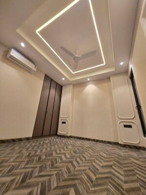 Building Lobby in 4 BHK Builder Floor at Srishti Greenfield Homes, Green Fields Colony – for Sale