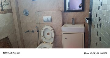 Bathroom in 3 BHK Builder Floor at Ardee City, Sector 52 – for Rent