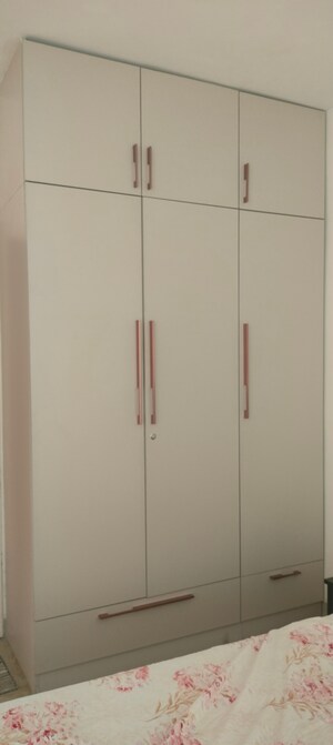 Furnished Amenities in 3 BHK Apartment at Emaar Emerald Floors Premier, Sector 65 – for Sale