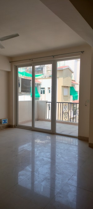 Room in 4 BHK Apartment at Emaar Emerald Floors Premier, Sector 65 – for Sale