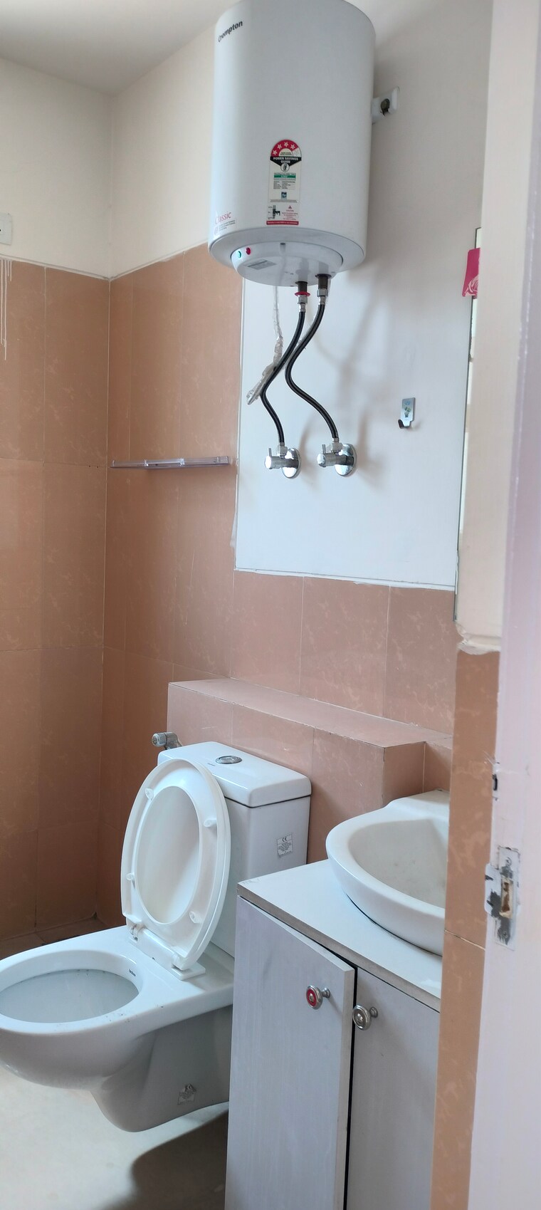 Bathroom, emaar-emerald-floors-premier 4 Bedroom 1975 Sq.Ft. Apartment In Sector 65 Gurgaon 8494601