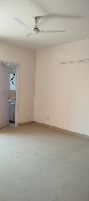 Room in 4 BHK Apartment at Emaar Emerald Floors Premier, Sector 65 – for Sale