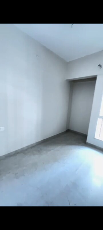 Room in 1.5 BHK Apartment at Dosti West County, Balkum Pada – for Rent