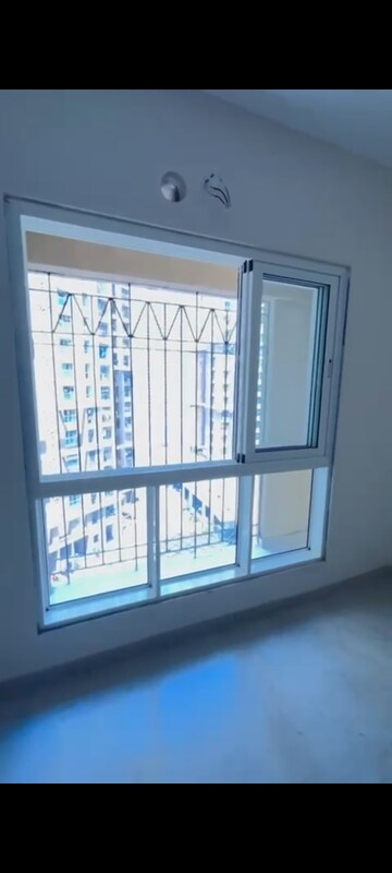 Room in 1.5 BHK Apartment at Dosti West County, Balkum Pada – for Rent