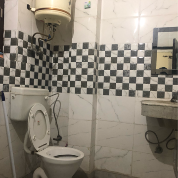 Bathroom in 3.5 BHK Villa at Sector 21 – for Rent