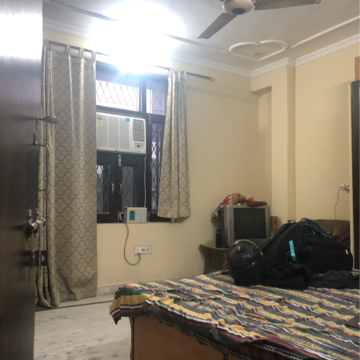Bedroom in 3.5 BHK Villa at Sector 21 – for Rent
