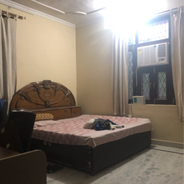 Bedroom in 3.5 BHK Villa at Sector 21 – for Rent