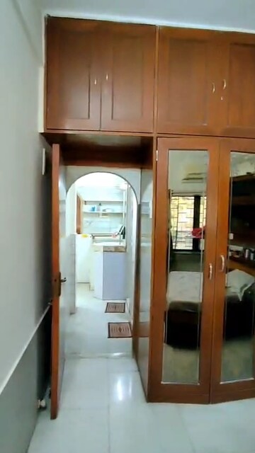 Furnished Amenities in 1.5 BHK Apartment at Gujarati Society, Vile Parle East – for Rent