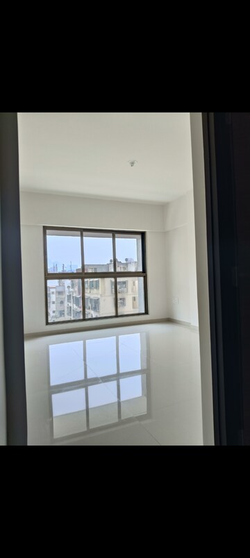 Room in 3 BHK Apartment at Rajesh Raj Infinia, Malad West – for Rent