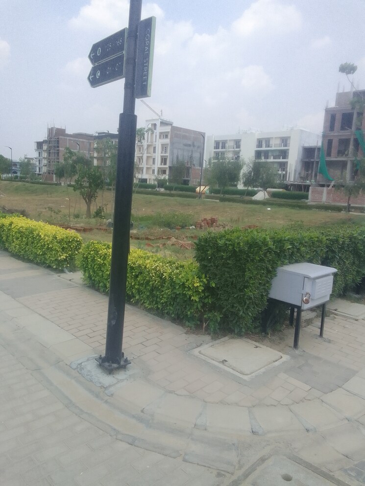 Garden, bptp-district-3  150 Sq.Yd. Plot In Sector 85 Faridabad 8494830