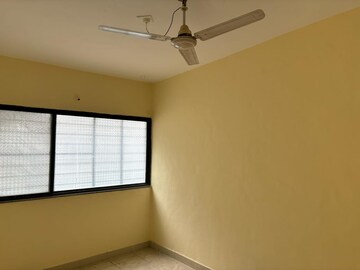 Room in 1 BHK Apartment at Parijat CHS, Vishrantwadi – for Rent