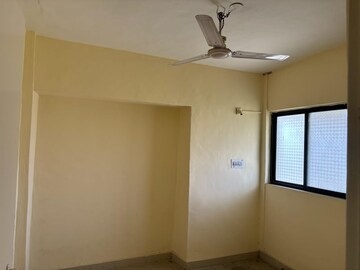 Room in 1 BHK Apartment at Parijat CHS, Vishrantwadi – for Rent