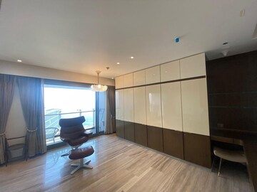 Room in 3 BHK Apartment at Lodha World Crest, Worli – for Rent