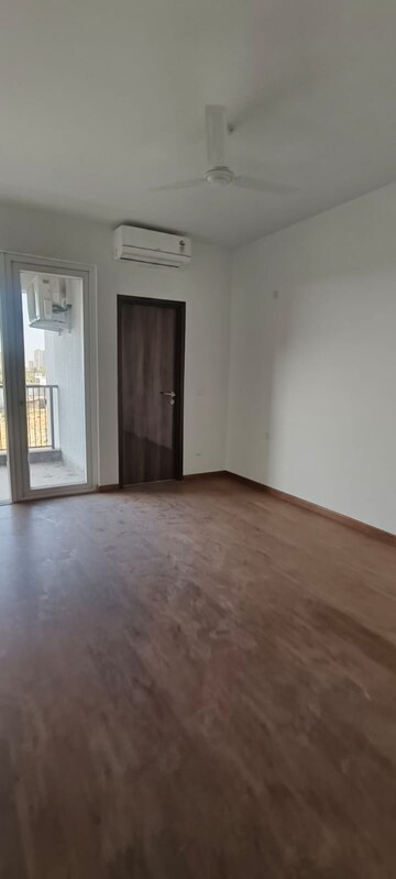 Room in 3.5 BHK Builder Floor at Smart World Gems, Sector 89 – for Rent