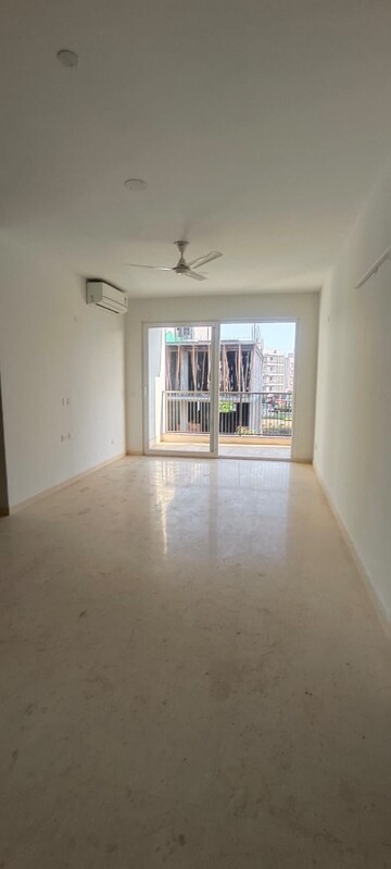 Room in 3.5 BHK Builder Floor at Smart World Gems, Sector 89 – for Rent