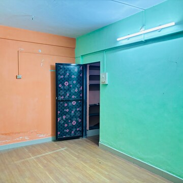 Room in 1 BHK Apartment at Ghanshyam Complex, Krishna Radha Society – for Rent