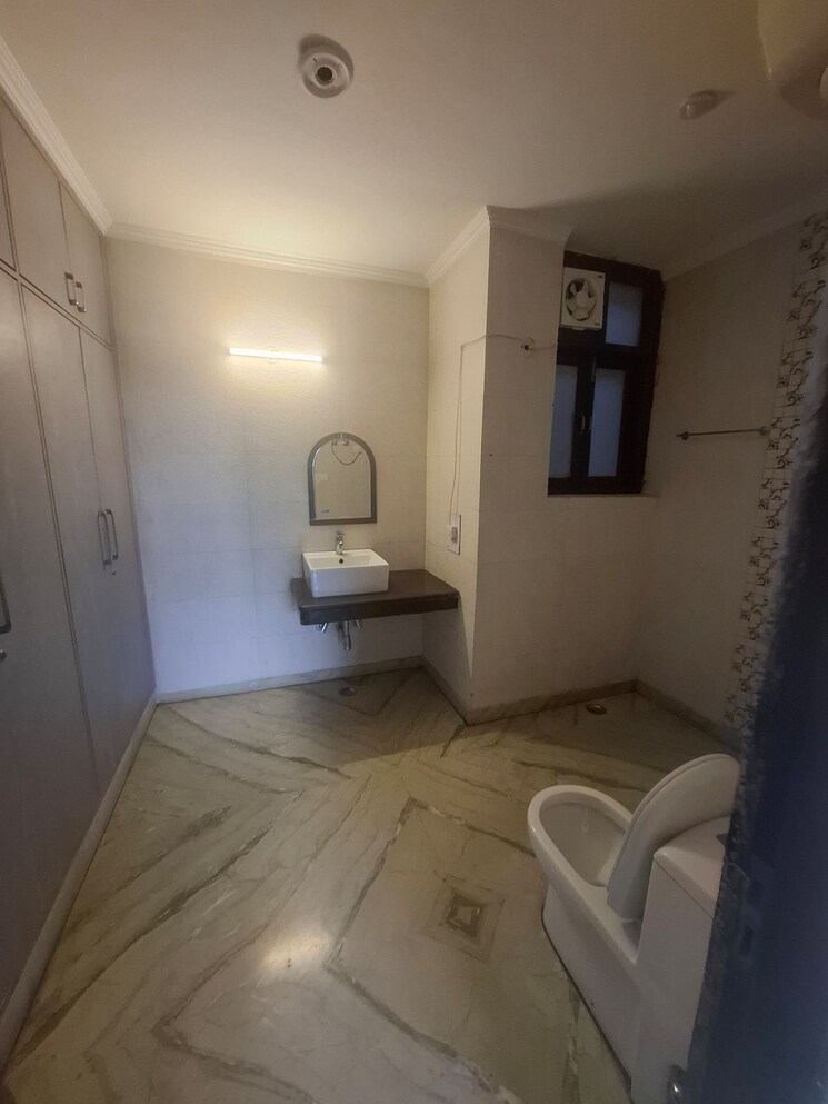 Bathroom, kohli-one-malibu-town 3 Bedroom 350 Sq.Yd. Builder Floor In Sector 47 Gurgaon 8494922