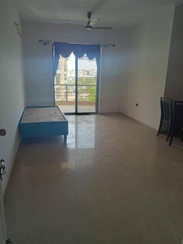 Room in 2 BHK Apartment at Lunkad Amazon, Viman Nagar – for Rent
