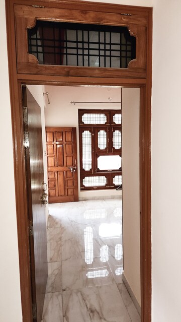 Room in 3 BHK Independent House at Gomti Nagar – for Rent