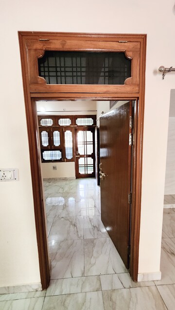 Room in 3 BHK Independent House at Gomti Nagar – for Rent