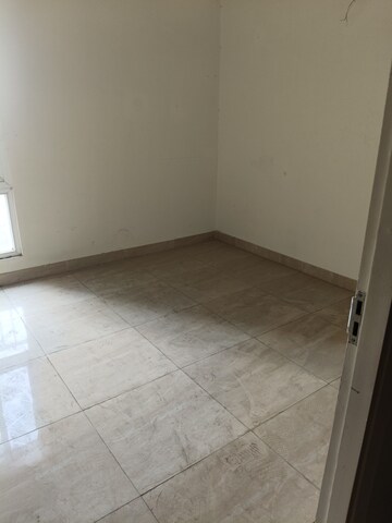 Room in 2 BHK Apartment at Gaur City 2 - 14th Avenue, Sector 16c Greater Noida – for Sale