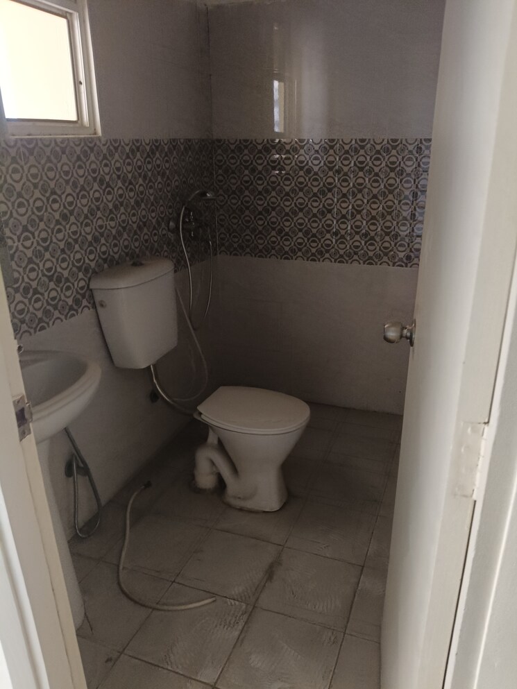 Bathroom, gaur-city-2-14th-avenue 2 Bedroom 985 Sq.Ft. Apartment In Sector 16c Greater Noida Greater Noida 8494942