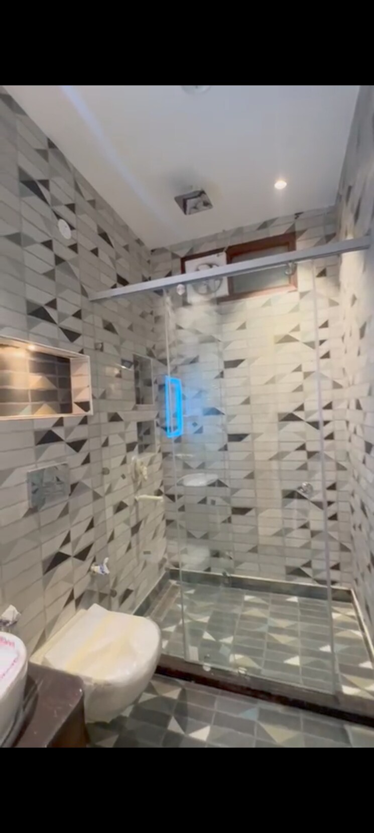 Bathroom, harit-vihar-rwa 4 Bedroom 2250 Sq.Ft. Builder Floor In Burari Delhi 8494965