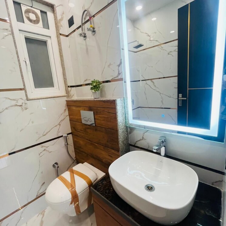 Bathroom, unitech-south-city-ii 4 Bedroom 2400 Sq.Ft. Builder Floor In South City 2 Gurgaon 8494995
