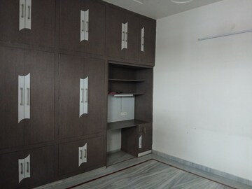 Room in 2.5 BHK Builder Floor at Sector 9 – for Rent