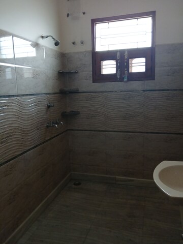 Bathroom in 2.5 BHK Builder Floor at Sector 9 – for Rent