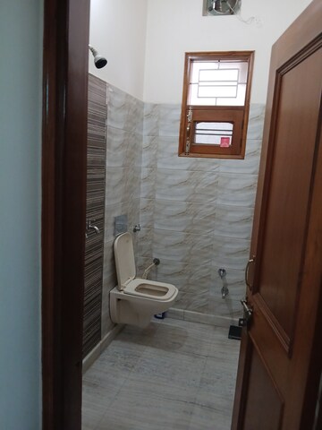 Attached Bathroom in 2.5 BHK Builder Floor at Sector 9 – for Rent