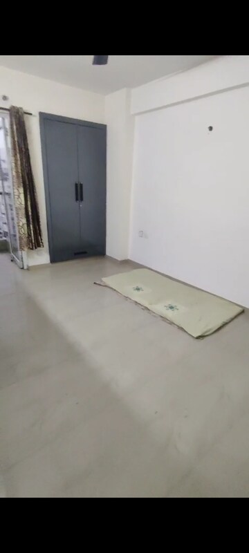 Room in 2 BHK Apartment at MCC Signature Heights, Raj Nagar Extension – for Rent