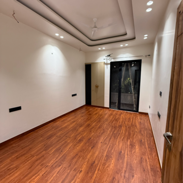 Room in 3 BHK Builder Floor at Sukhdev Vihar – for Rent