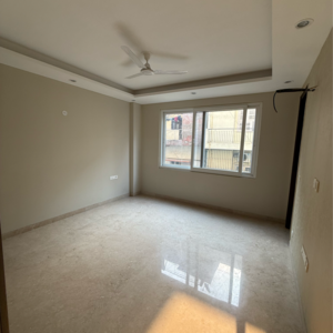 Room in 3 BHK Builder Floor at South Extension ii – for Sale