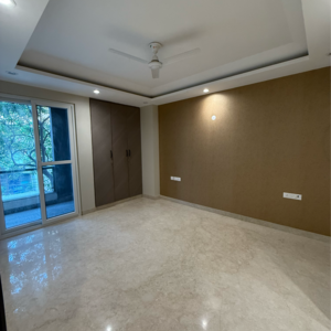 Room in 3 BHK Builder Floor at South Extension ii – for Sale