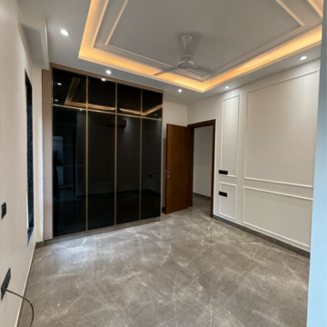 Room in 3 BHK Builder Floor at Sarvapriya Vihar – for Sale