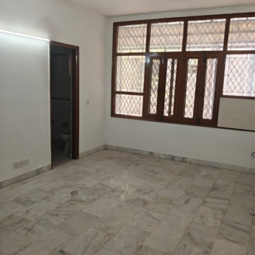 Room in 3 BHK Builder Floor at Greater Kailash I – for Rent