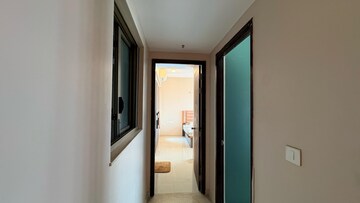 Room in 2 BHK Apartment at Kalpataru Paramount, Kapur Bawdi – for Rent