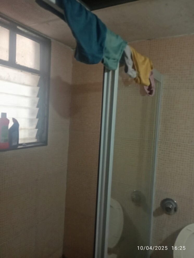 Bathroom, bramhacorp-emerald-county 3 Bedroom 1500 Sq.Ft. Apartment In Kondhwa Pune 8495121