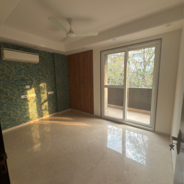 Room in 3 BHK Builder Floor at Chittaranjan Park – for Rent