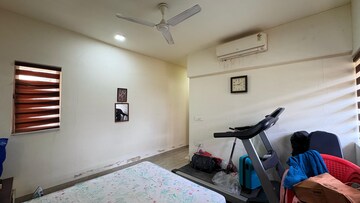 Master Bedroom in 2 BHK Apartment at Lodha Luxuria Priva, Majiwada – for Rent