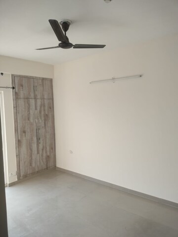 Room in 3 BHK Apartment at Windsor Paradise 2, Raj Nagar Extension – for Rent