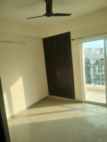 Room in 3 BHK Apartment at Windsor Paradise 2, Raj Nagar Extension – for Rent