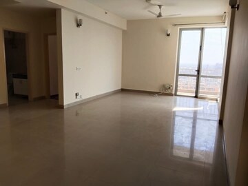 Room in 3 BHK Apartment at Pioneer Park Phase 1, Sector 61 – for Rent