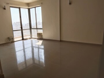 Room in 3 BHK Apartment at Pioneer Park Phase 1, Sector 61 – for Rent