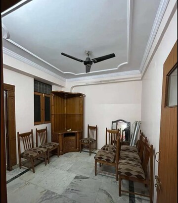 Gym in 2 BHK Apartment at Hazratganj – for Rent