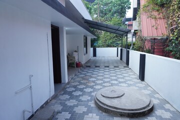 Parking in  Office Space at Vyttila – for Rent