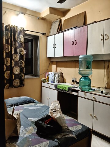 Master Bedroom in 1.5 BHK Apartment at Krishna Galaxy Santacruz, Santacruz East – for Rent
